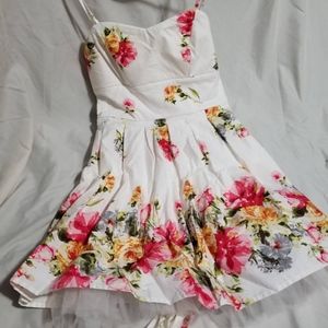 White and floral summer dress size 3